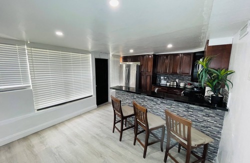 Buena Vista House | Spacious Retreat in Buena Vista-Design District.