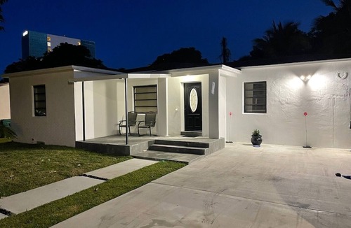 Buena Vista House | Spacious Retreat in Buena Vista-Design District.