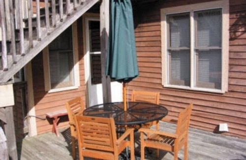 East Chop Apartment | Spacious Second FL 4-Bedroom Rental – Private Entrance & Newly Renovated Deck!