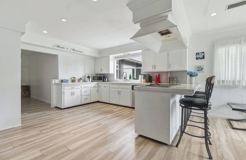 Baldwin Park House | Spacious Single-Story Home with 4 Bedrooms, 2 Kitchens & 2 Washers