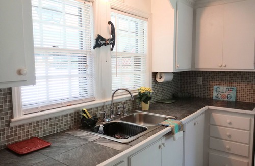 Hyannis House | SPACIOUS, SLEEPS 20 w/CENTRAL A/C & PRIVATE FENCED IN 1 ACRE LOT WALK TO ALL.