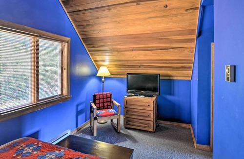 Edray Cabin | Spacious Snowshoe Cabin w/ Sunset Mtn Views!