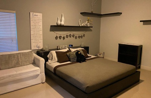 Pembroke Pines Cabin | Spacious Studio with King Bed Private entrance in pleasant Pembroke Pines