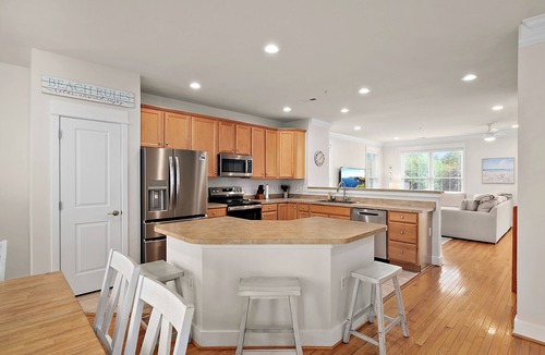 West Ocean City House | Spacious Townhome | Pool | Bay Views | Shopping