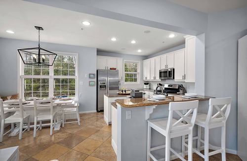 Bayside House | SPACIOUS TOWNHOUSE IN AMENITY-RICH COMMUNITY