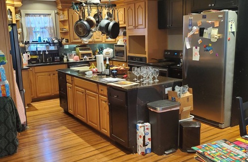 Kipling House | Spacious Upstairs Master Suite w/Ensuite Bath – Shared Home