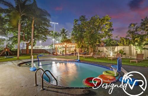 Pompano Beach House | Spacious villa wpool courts game room