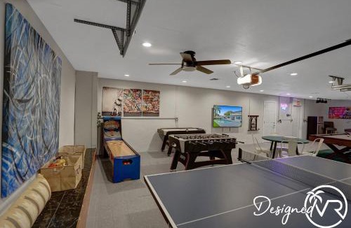 Pompano Beach House | Spacious villa wpool courts game room