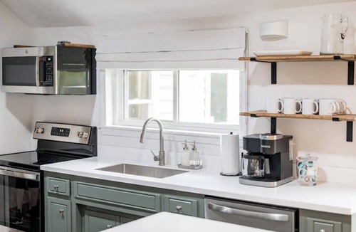 Altavista House | Spacious w/4 Suites, Hot Tub, Perfect for groups!