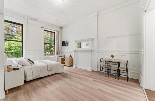 Washington Heights Apartment | Spacious Washington Heights Studio Near Transit
