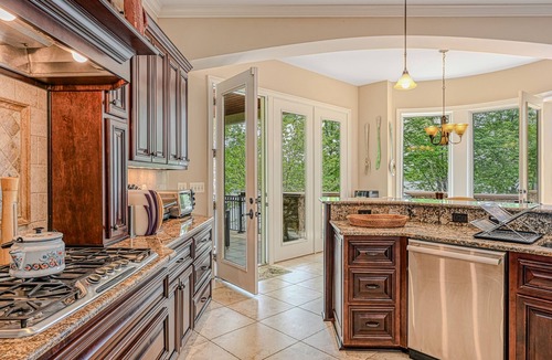 Mineral House | Spacious waterfront house with private hot tub, sauna, pool table