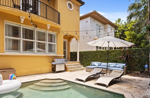 Eastern Shores Villa | Spanish Luxury Villa | 4 Bedroom 4 Bath | Pool | Sunny Isles