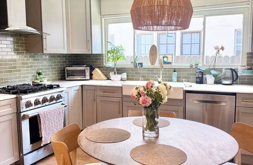Mid-Wilshire House | Spanish Oasis in Miracle Mile w/Backyard