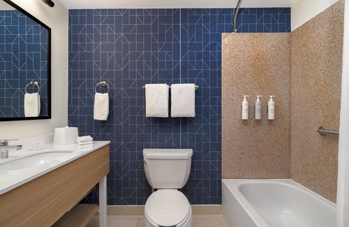 California Hotel | Spark by Hilton California Lexington Park