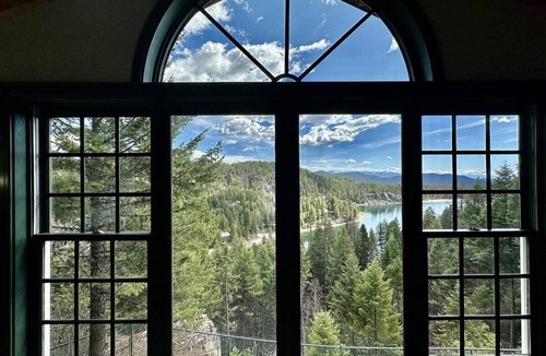Whitefish House | Spectacular 4 Bedroom Log Home near Bootjack Lake