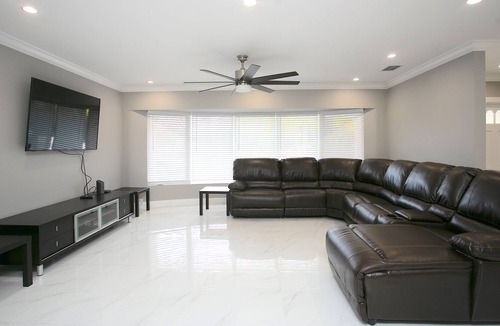 South Lake Villa | Spectacular 5BR/5BA Villa in Hollywood Lakes