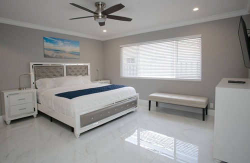 South Lake Villa | Spectacular 5BR/5BA Villa in Hollywood Lakes