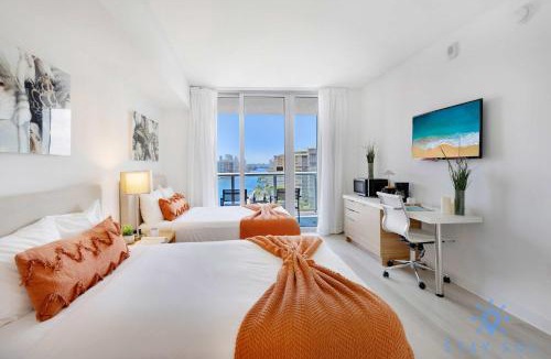 Hallandale Beach Hotel | Spectacular Apartment Beachwalk Bliss Pool Gym