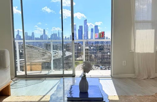 Weehawken House | Spectacular Penthouse w/NYC skyline view- Parking - 10 min to NYC