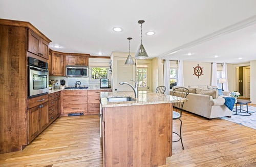 South Yarmouth House | Spectacular Waterfront Pond Views,Hot Tub,Deck, Kayak, Fish Private Dock Dogs OK