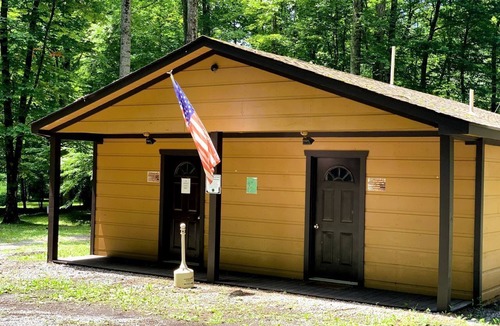 Mingo House | Spectacular Wooden Cabin Close to Great Hiking Trails in Monterville, West Virginia
