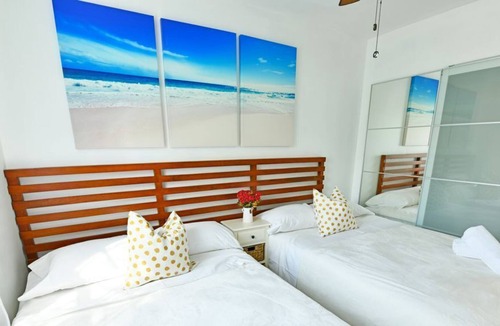 South Middle River Apartment | Spring Brake | 3 Bed Apartment | Pool available | Beach 6min | Big Patio