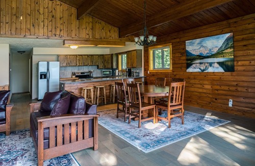 Kalispell House | Spring Creek Cabin is the quintessential Montana vacation property!