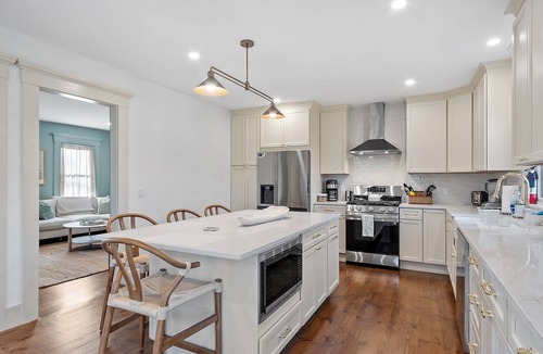 East Falmouth House | Spring Escape in Hatchville – Sleeps 6 + Dogs!