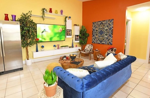 West Little Havana House | Spring Sale | Huge backyard | Entire House | Calle Ocho| South Beach 12min