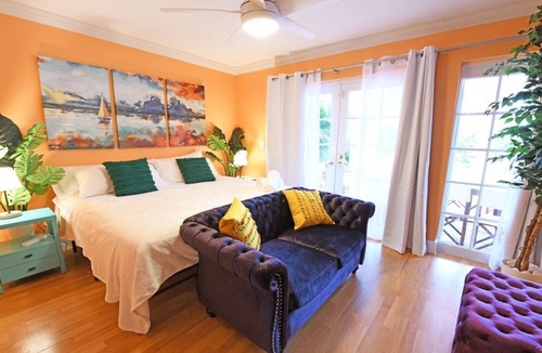 West Little Havana House | Spring Sale | Huge backyard | 2 Beds Apartment | Calle Ocho| South Beach 12min