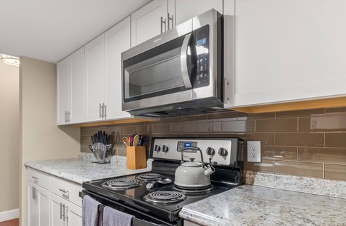 Saratoga Springs House | Springs Townhome with Community Pool!