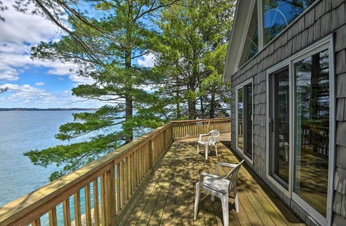 Hammond Cottage | St Lawrence Waterfront Home w/Grill and Deck!