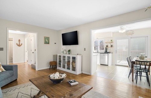 Deep Hole House | Star of the Sea | Renovated Retreat + Sunroom + Deck + Yard + Pet Friendly Comfort