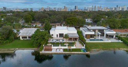 North Miami Beach Villa | Star Villa by Glam Homes