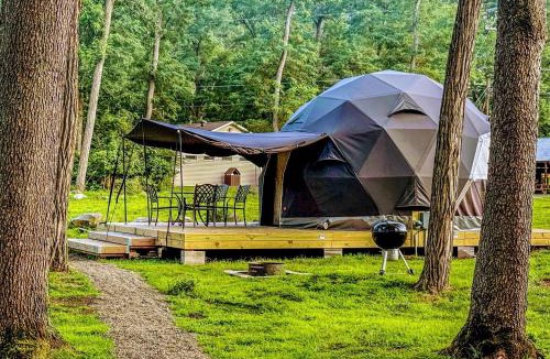 Gilboa Other | Starlit Geodesic Dome Haven Overlooking a Mountain River in New York’s Catskills