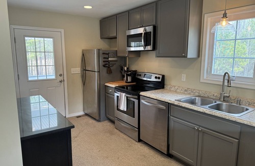 Ruther Glen Cottage | Stay and Play! Country Cottage Getaway with PRIVATE 3 Acre Swimming Pond