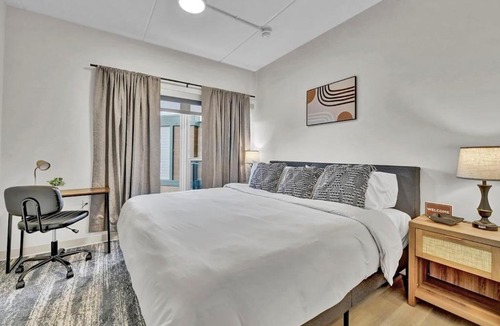 University Circle Apartment | Stay in Cleveland mins to Cleveland Clinic, Hospitals, Museum, Universities & Downtown
