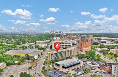 University Circle Apartment | Stay in Cleveland mins to Cleveland Clinic, Hospitals, Museum, Universities & Downtown