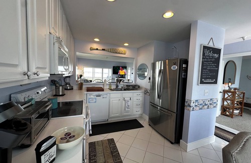 Ocean View Condo | Stay in this 4BR Family Home/4 Private Baths. Great location! Stunning views!
