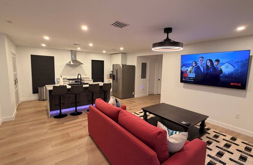 Golden Glades House | Stay Near the Action - Miami Hard Rock Stadium, Casinos, and Beaches
