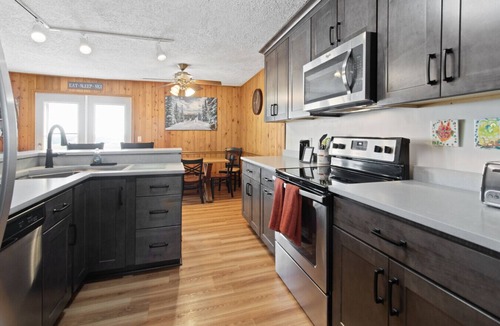Edray Villa | Stemwinder 5 - Can`t beat the location of this spacious townhome! Sleeps 11!