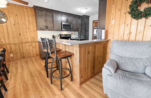 Edray Villa | Stemwinder 5 - Can`t beat the location of this spacious townhome! Sleeps 11!