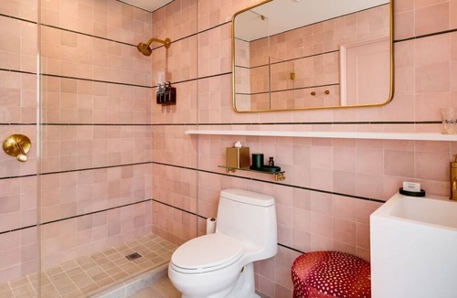 South Beach Hotel | Step Into A World of Refined Indulgence! Private Parking!
