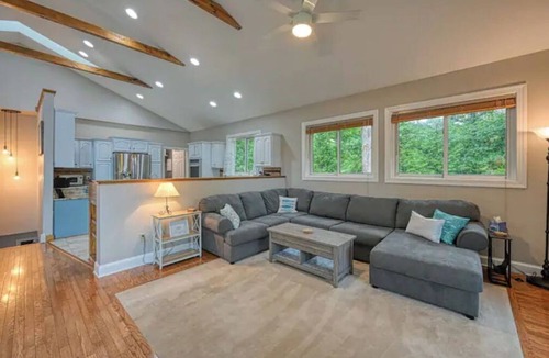 Mineral House | Stepping Stone Cove : Lakefront w/Dock, Fireplaces & Hot Tub