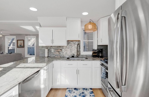 Hampton House | Steps away to the beach - Surf - Sun & Sand beach house
