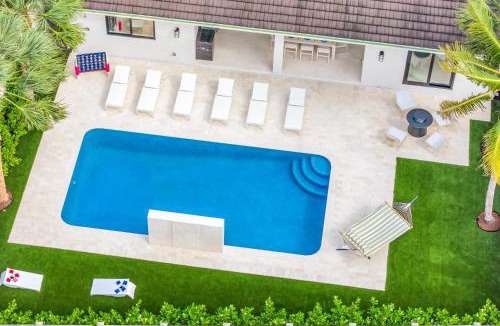 Lauderdale Beach House | Steps from Beach Heated Pool Sunrise Key RESlDENCES