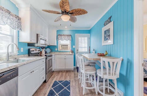 Villas Cottage | Steps from The Beach!