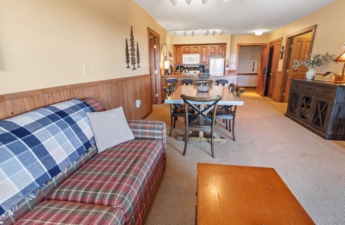 Edray Apartment | Steps From The Slopes Ski In Out Hot Tub Village
