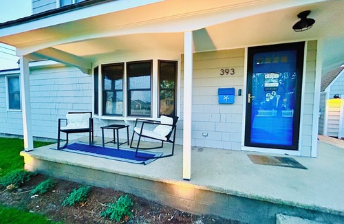 Mara Vista House | Steps to 3 Falmouth Beaches in our 6+bedroom with oversized outdoor shower