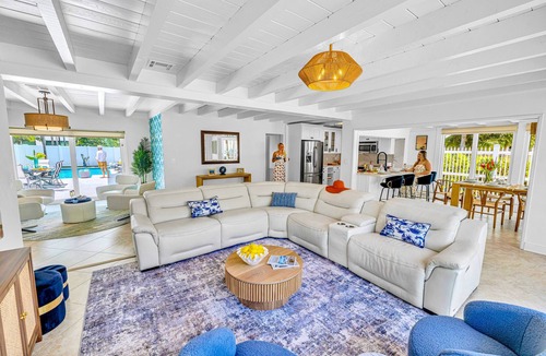 Lauderdale Beach House | Steps to Beach/Heated Pool/Kiwi Key/Residences